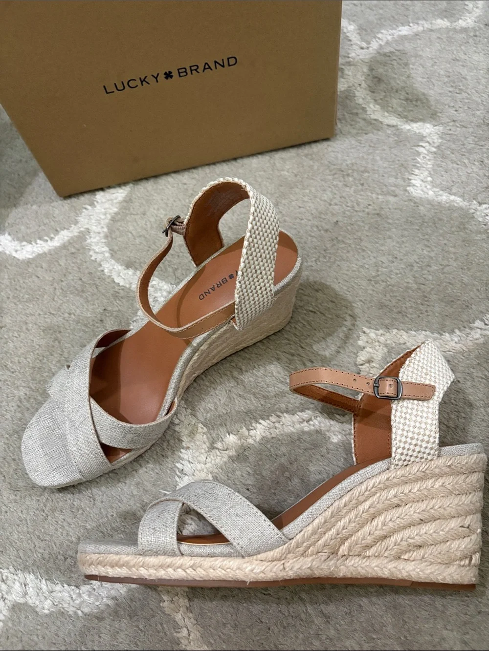 Lucky brand LK-MAEYLEE natural platinum metallic linen wedge heel size 8.5 M